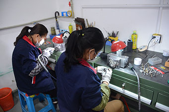 塑膠精密模具制造中常用的拋光方法有哪些？